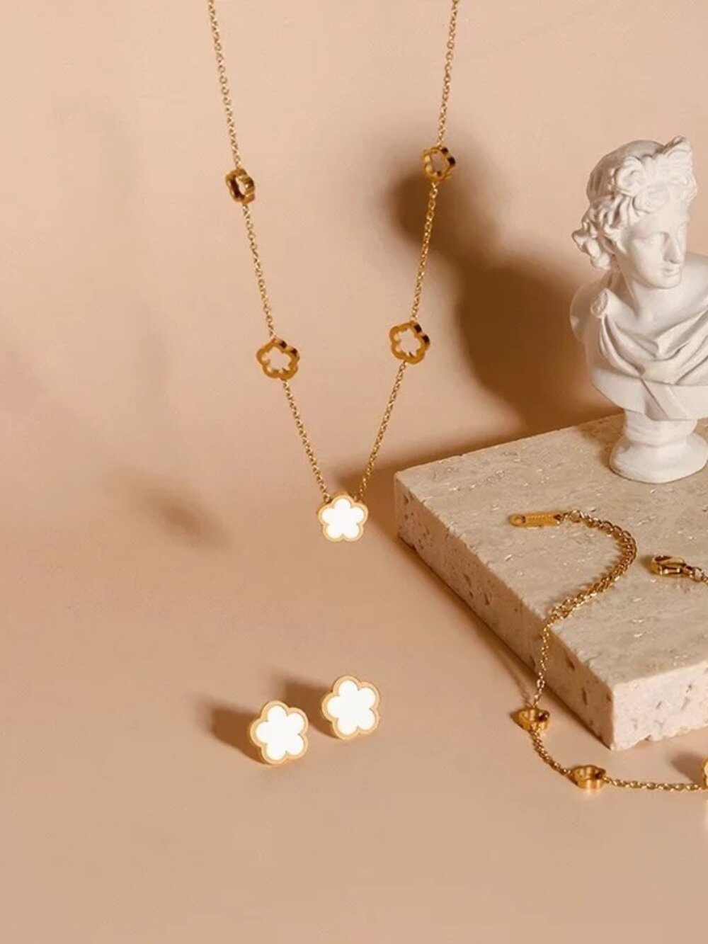Zara Dangle Charms Matte Gold Queen of Hearts Bracelet or Necklace or Brooh